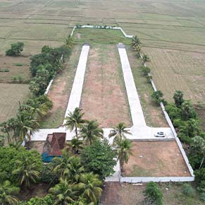 Street view of Varam Sampoorna gated community plots in East Tambaram